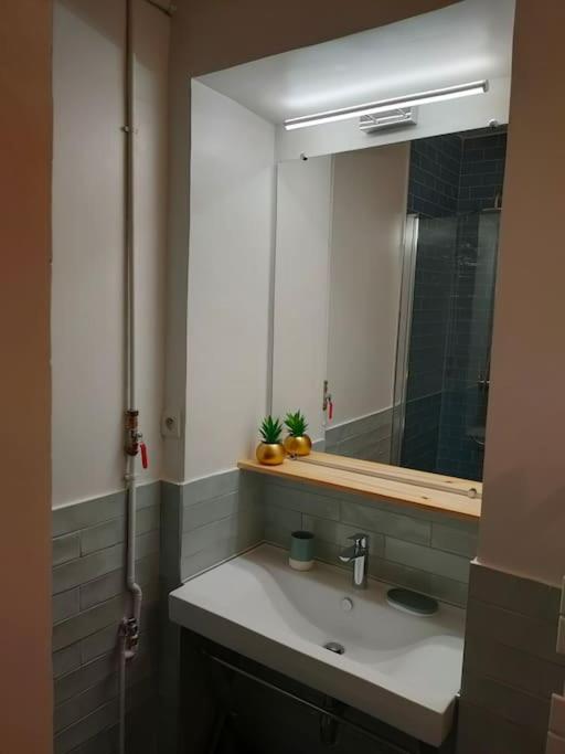 Appartement Les Abbesses パリ エクステリア 写真
